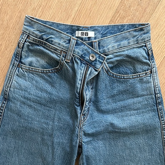 Uniqlo U high waist relaxed jeans medium wash size 23 x 30 in - Picture 2 of 5